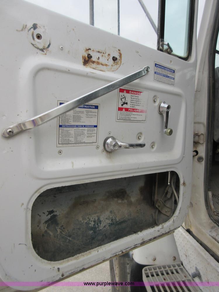 image for item L2750 1995 Ford LT9000 mixer truck