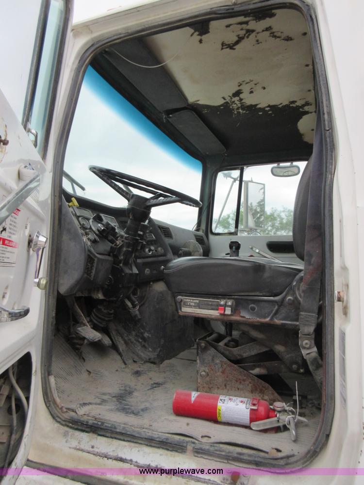 image for item L2750 1995 Ford LT9000 mixer truck