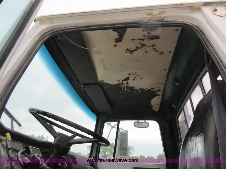 image for item L2750 1995 Ford LT9000 mixer truck