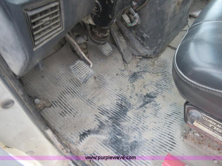 image for item L2750 1995 Ford LT9000 mixer truck