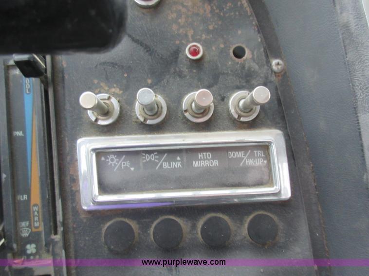 image for item L2750 1995 Ford LT9000 mixer truck