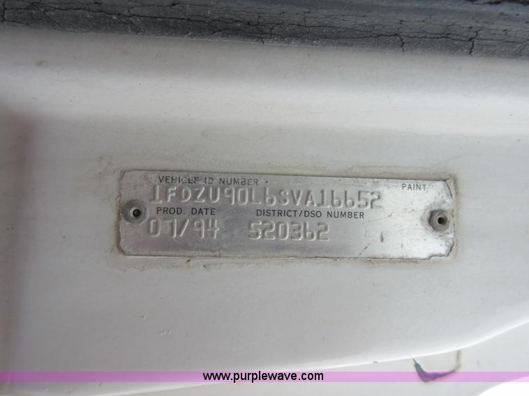 image for item L2750 1995 Ford LT9000 mixer truck
