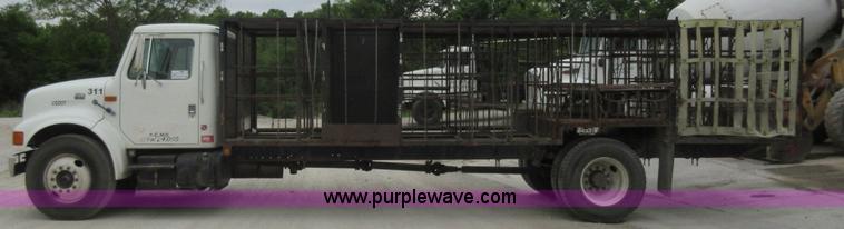 image for item L2751 1998 International 4700 form truck