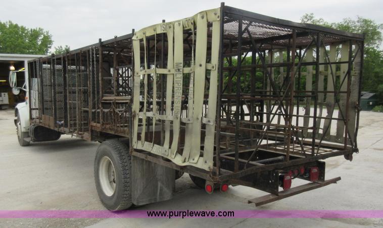 image for item L2751 1998 International 4700 form truck