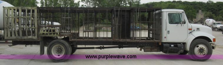 image for item L2751 1998 International 4700 form truck