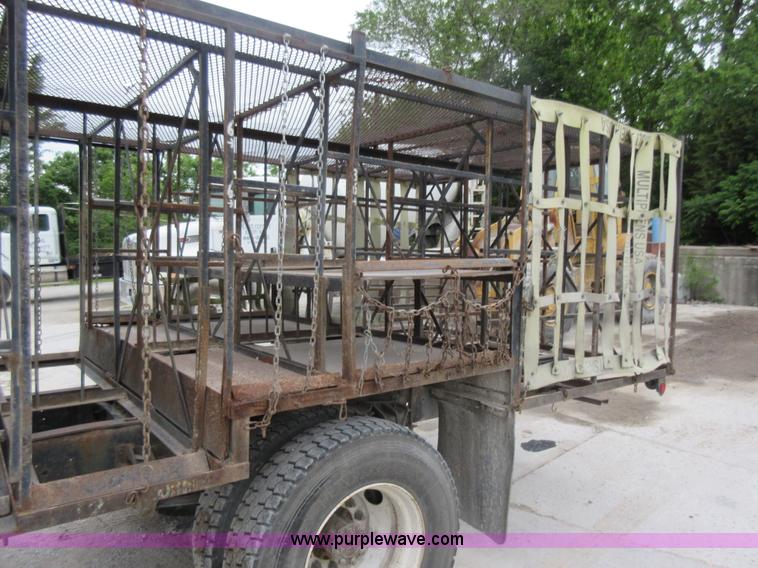 image for item L2751 1998 International 4700 form truck