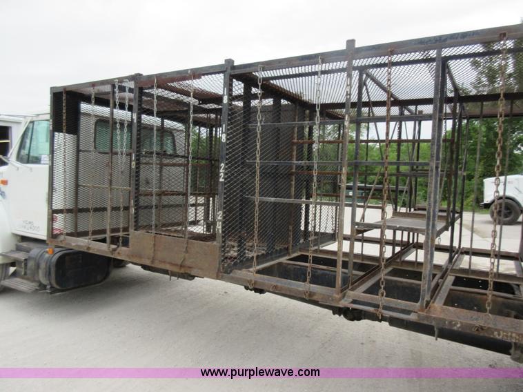 image for item L2751 1998 International 4700 form truck