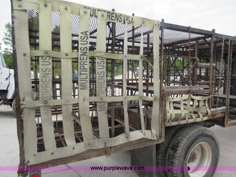 image for item L2751 1998 International 4700 form truck