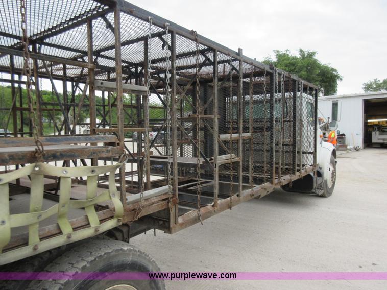 image for item L2751 1998 International 4700 form truck