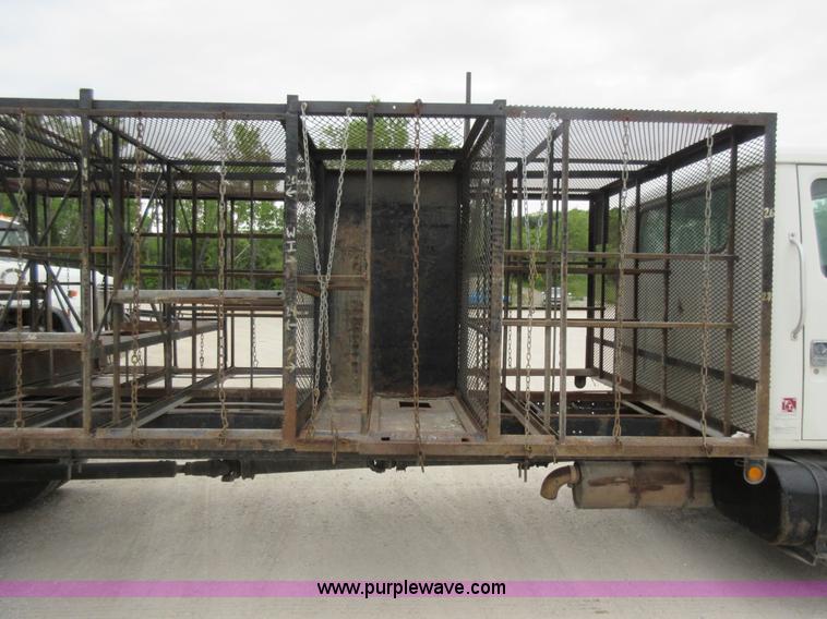 image for item L2751 1998 International 4700 form truck