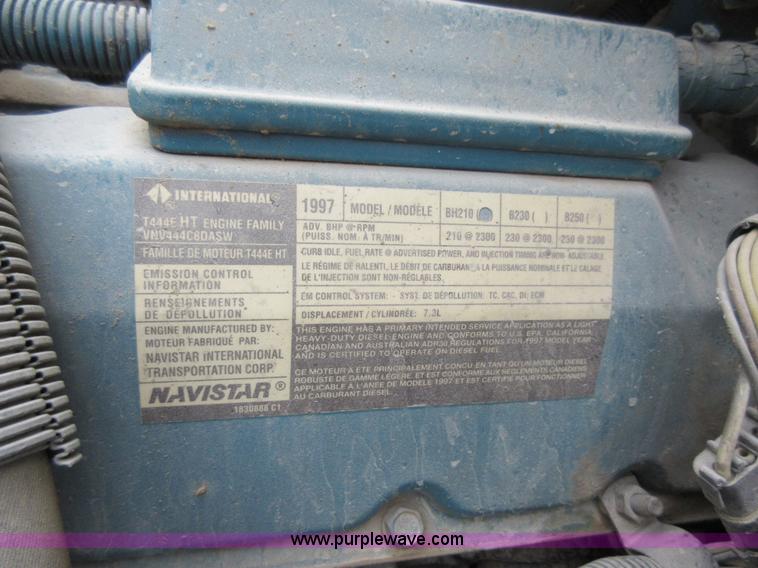 image for item L2751 1998 International 4700 form truck