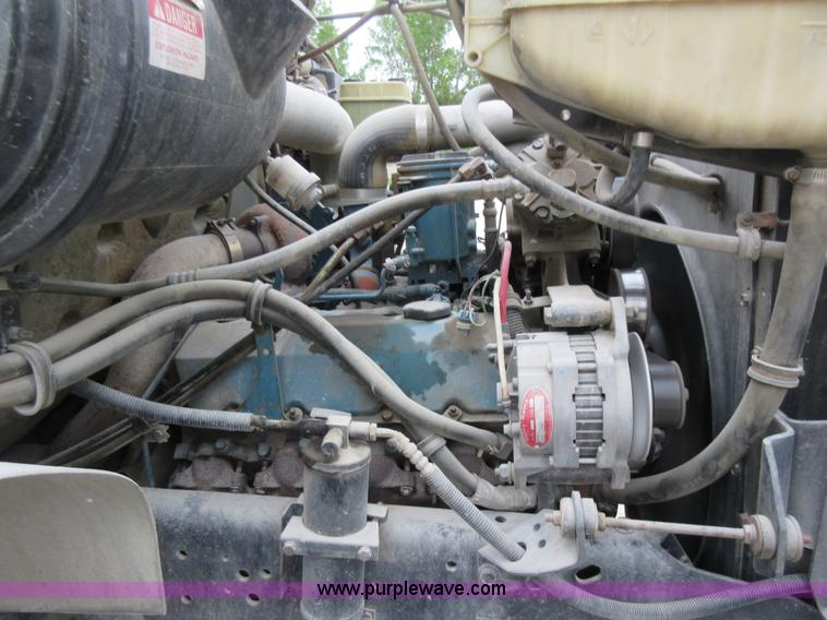 image for item L2751 1998 International 4700 form truck