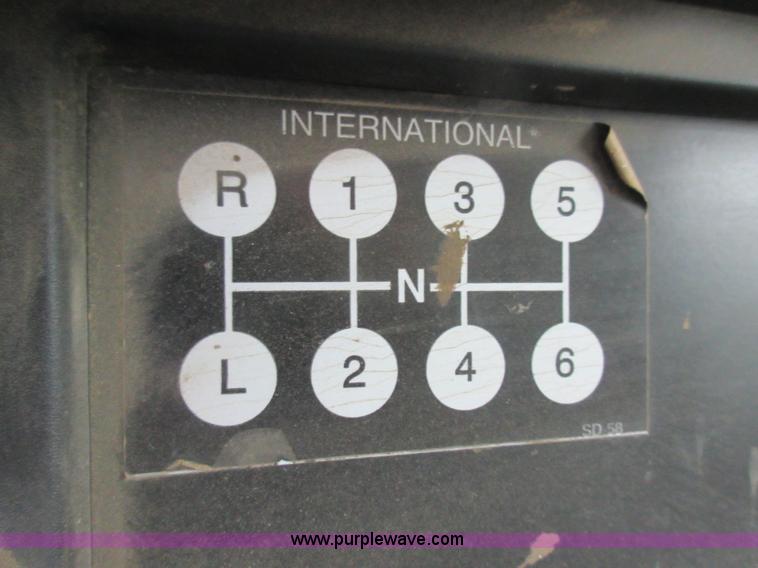 image for item L2751 1998 International 4700 form truck