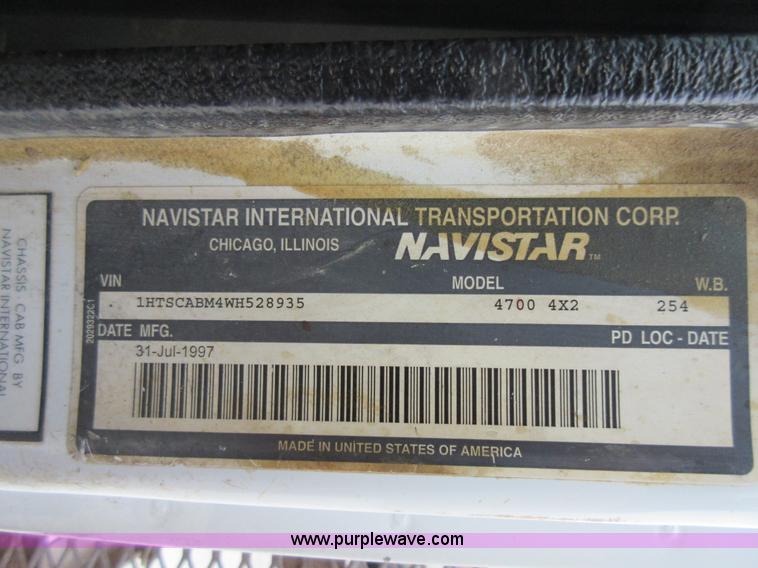 image for item L2751 1998 International 4700 form truck