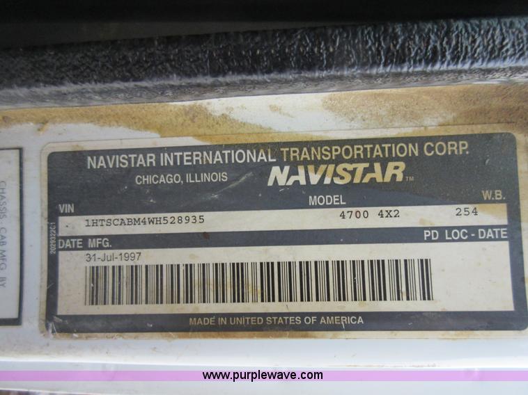 image for item L2751 1998 International 4700 form truck