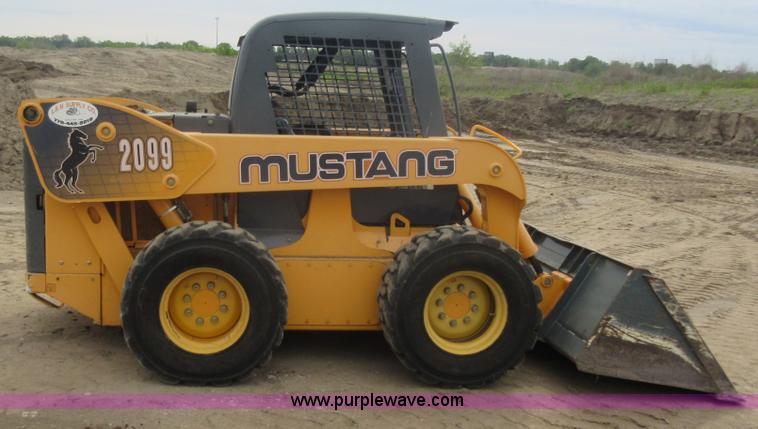 image for item L2760 Mustang 2099 skid steer