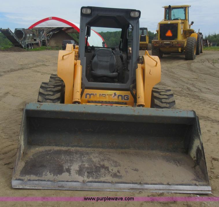 image for item L2760 Mustang 2099 skid steer