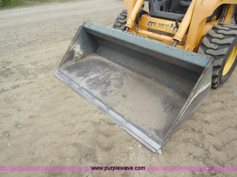image for item L2760 Mustang 2099 skid steer