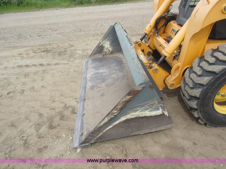 image for item L2760 Mustang 2099 skid steer
