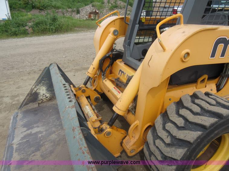 image for item L2760 Mustang 2099 skid steer