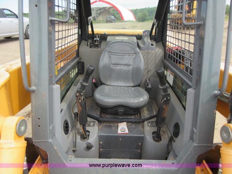 image for item L2760 Mustang 2099 skid steer