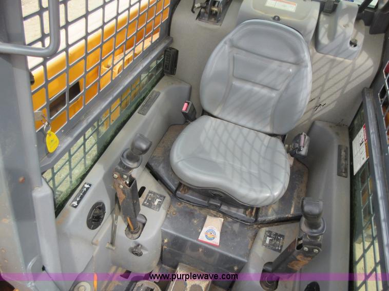 image for item L2760 Mustang 2099 skid steer