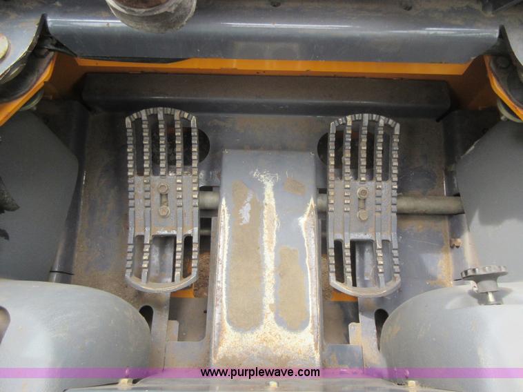 image for item L2760 Mustang 2099 skid steer