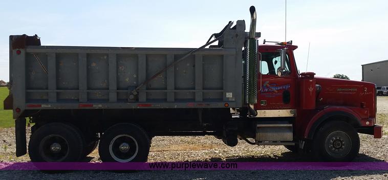 image for item L2775 1996 Western Star 49645 dump truck