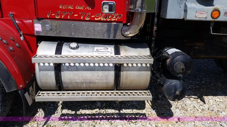 image for item L2775 1996 Western Star 49645 dump truck