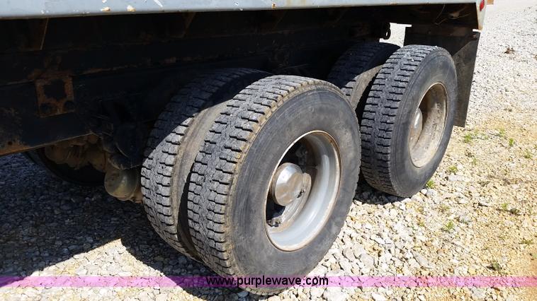 image for item L2775 1996 Western Star 49645 dump truck