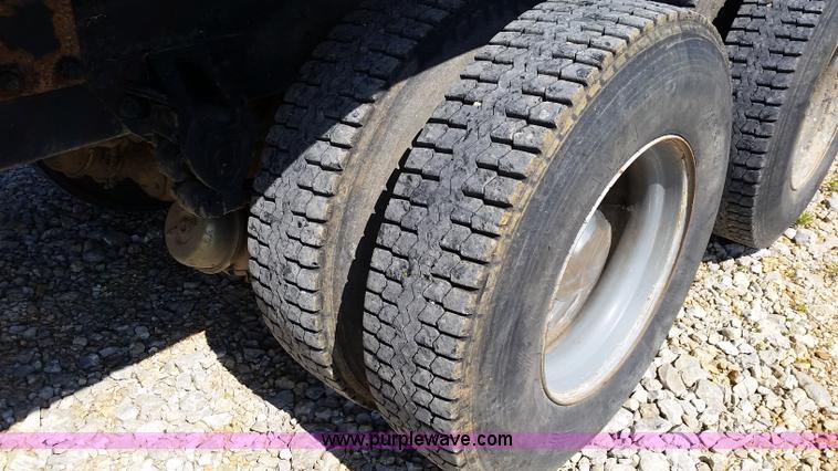 image for item L2775 1996 Western Star 49645 dump truck