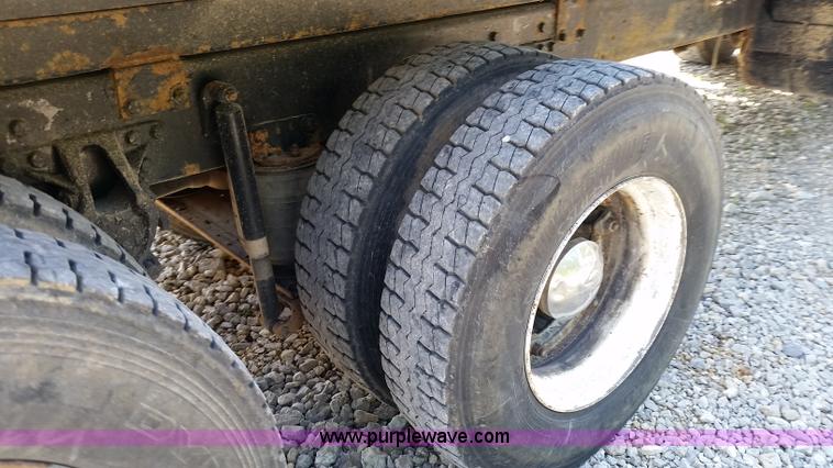 image for item L2775 1996 Western Star 49645 dump truck