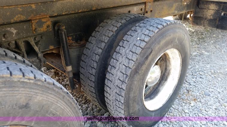 image for item L2775 1996 Western Star 49645 dump truck