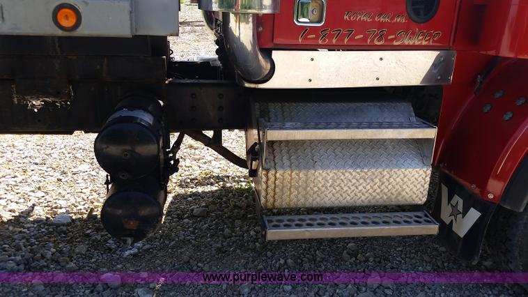 image for item L2775 1996 Western Star 49645 dump truck