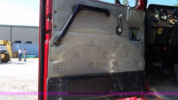 image for item L2775 1996 Western Star 49645 dump truck