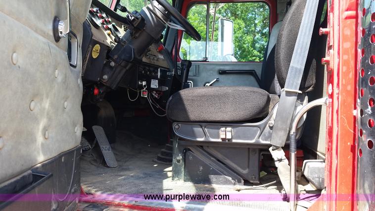 image for item L2775 1996 Western Star 49645 dump truck