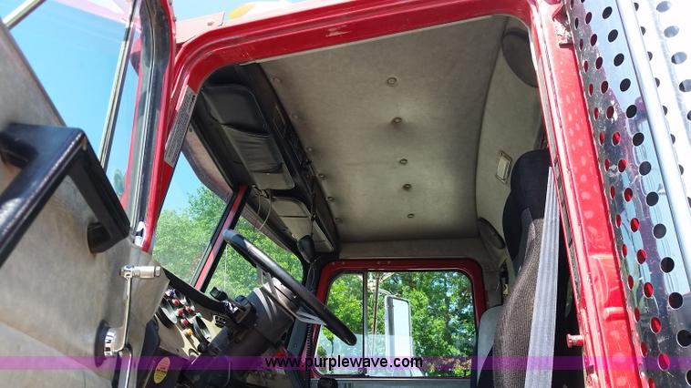 image for item L2775 1996 Western Star 49645 dump truck