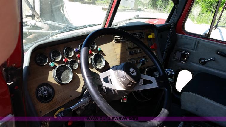 image for item L2775 1996 Western Star 49645 dump truck