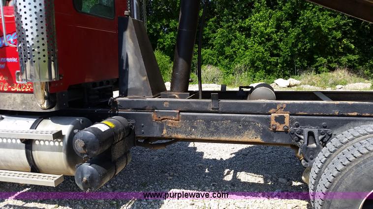 image for item L2775 1996 Western Star 49645 dump truck