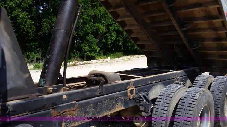 image for item L2775 1996 Western Star 49645 dump truck