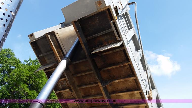 image for item L2775 1996 Western Star 49645 dump truck