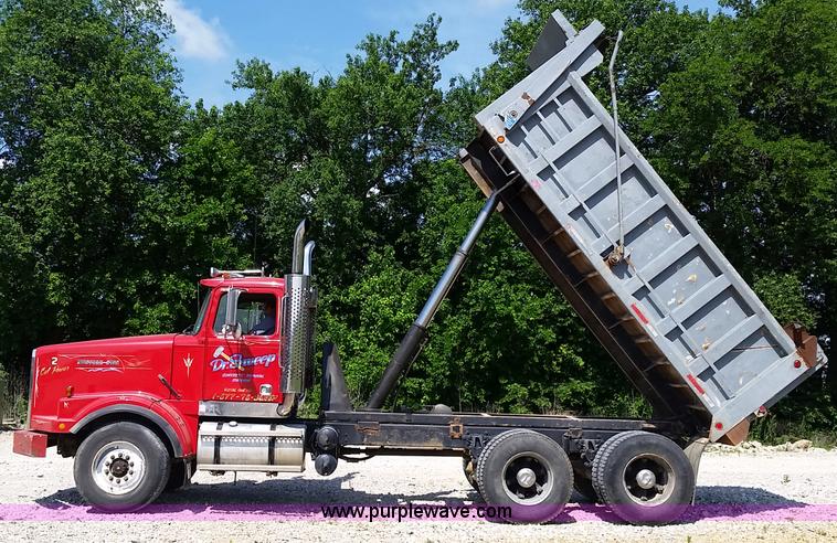 image for item L2775 1996 Western Star 49645 dump truck