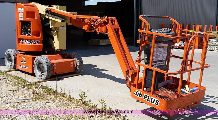 image for item L2778 2002 JLG E300AJP boom lift
