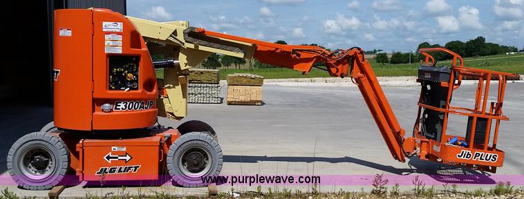 image for item L2778 2002 JLG E300AJP boom lift