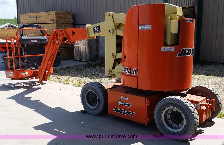 image for item L2778 2002 JLG E300AJP boom lift