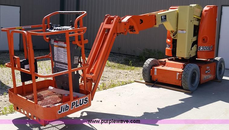 image for item L2778 2002 JLG E300AJP boom lift