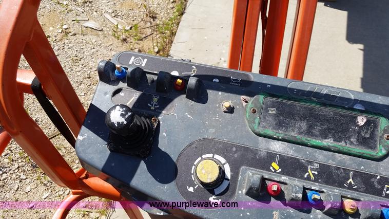 image for item L2778 2002 JLG E300AJP boom lift