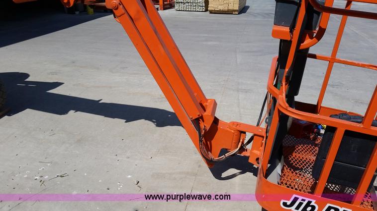 image for item L2778 2002 JLG E300AJP boom lift