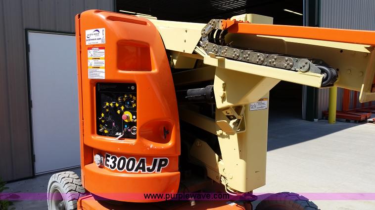 image for item L2778 2002 JLG E300AJP boom lift