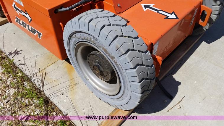 image for item L2778 2002 JLG E300AJP boom lift